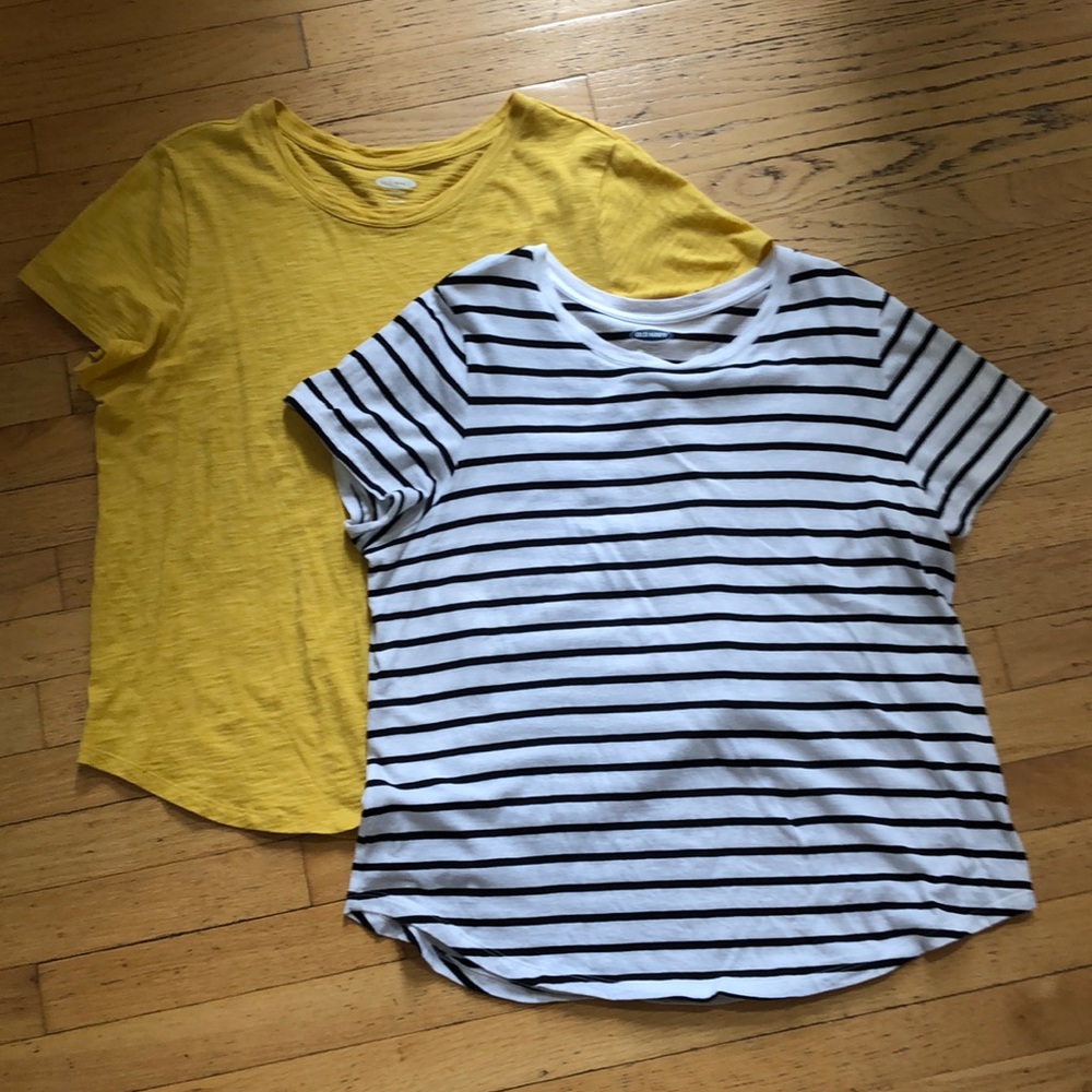 VGUC 2-pack SS Tee Shirts | Size LARGE